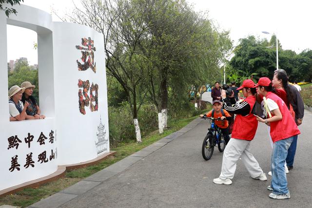 当“爽爽贵阳”遇上“暖暖服务” 一场山水与温情的双向奔赴