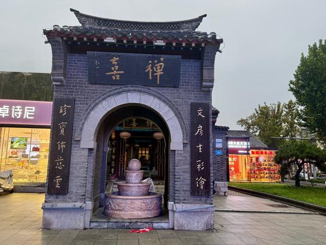 新视界｜喧哗繁华，夜幕下的泉城路