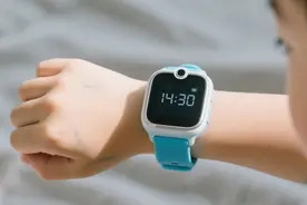 别轻易给电话手表进校园按下“禁止键”丨中听图片