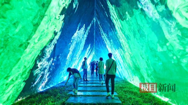 国庆假期湖北A级景区迎客2036余万人次，恩施机场出入境9成是外宾