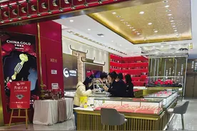 各商场“花式”破圈 燃旺新年经济图片