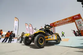 2025中国环塔国际拉力赛发车图片