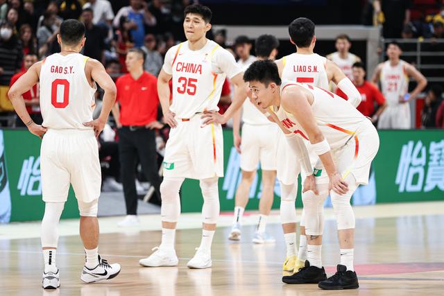 世界杯预赛“开门黑”，中国男篮主场不敌韩国队，完全防不住对方核心李贤重