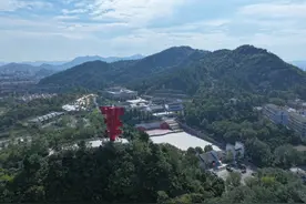 2024“千里跃进大别山” | 河南新县:追寻红色足迹，汲取奋进力量图片