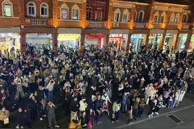 泉州古城西街天台演唱会火了，“五一”期间，还有惊喜图片