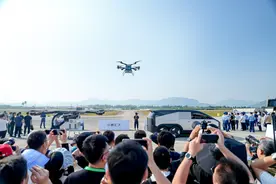 小鹏汇天“陆地航母”珠海航展完成全球公开首飞，预计2026年量产交付图片