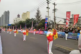 舞钢市：“志愿红”护航竞速钢城图片