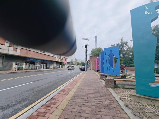 vivo X300 Pro 首发评测：直屏回归，长焦封神