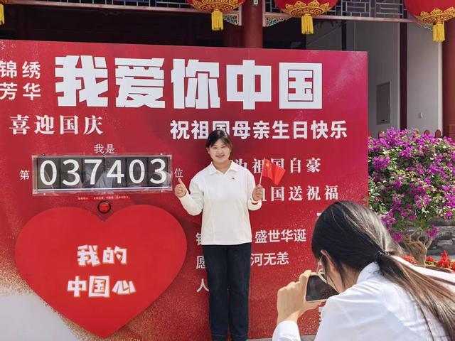 假期第二天，北京市属公园迎客64.2万人，菊花成主角