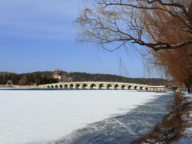 雪落颐和园：白雪镶金顶