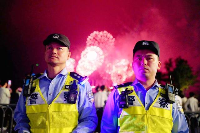 国庆中秋双节，浦东警方护航临港海洋、冰雪、星空文旅盛宴