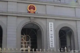 游泳者后空翻入水受伤向场馆索赔，“谁受伤谁有理”早行不通了图片