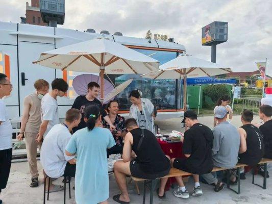 金沙滩啤酒城里的青岛西海岸文旅特色展区，吸睛无数！