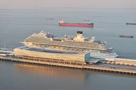 国产大邮轮首航周年记图片