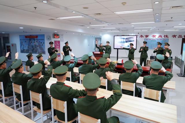 一个人的退伍仪式也有满满敬意，老兵留下万字执勤心得