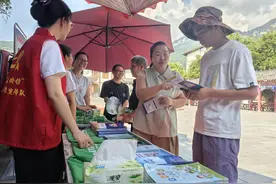 遵义市人社局驻村工作队：“三送”服务进乡村解民困图片