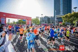 2025江阴半程马拉松鸣枪开跑！奔跑中见证“澄”绩！图片