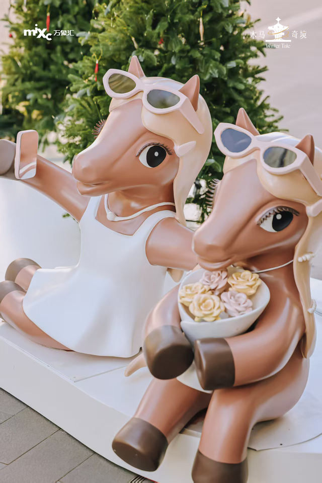 10米梦幻木马×北纬极光，松山湖“马”上开启冬日浪漫