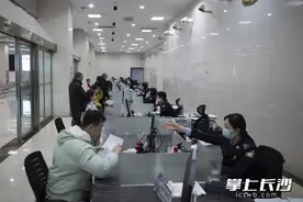 高峰来临！长沙出入境办证量翻倍！图片