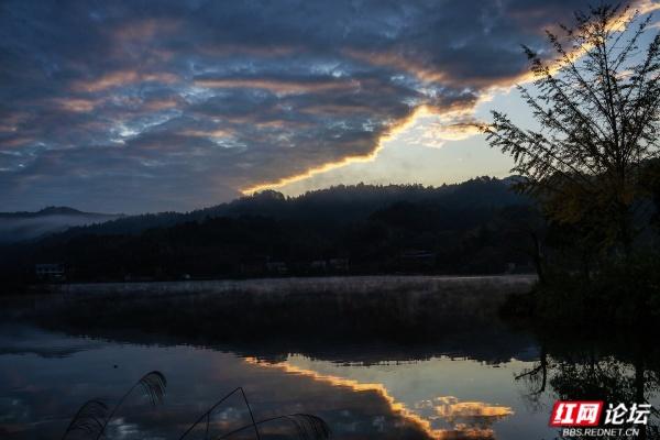 【每日一图@湖南】靖州五龙潭晨曲：雾起舟行，唤醒湘西南的生态秘境