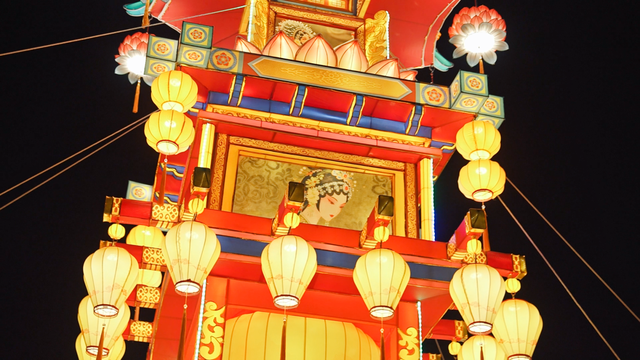 熙南里灯组已上线！马！住！了！