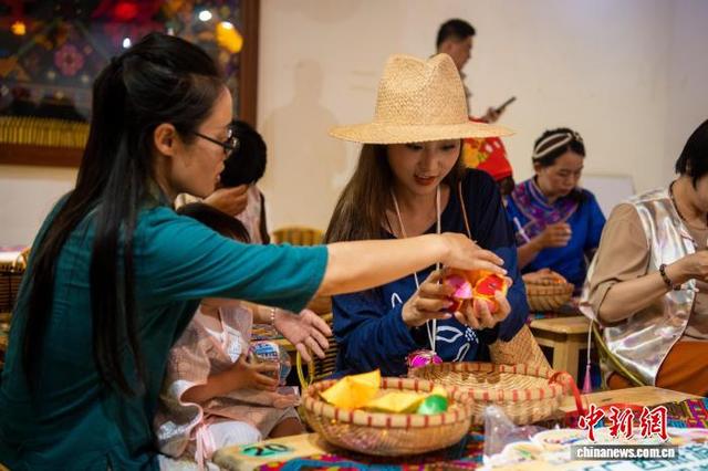 探访“中国绣球之乡”广西靖西 绣球“抛”到世界各地