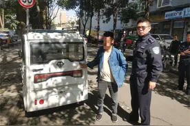 三轮车上高架走公交车道 无证驾驶员被罚款、拘留图片