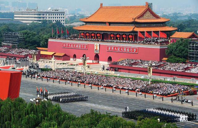 共和国的“心脏”：明清传统政治中枢如何成为人民广场？