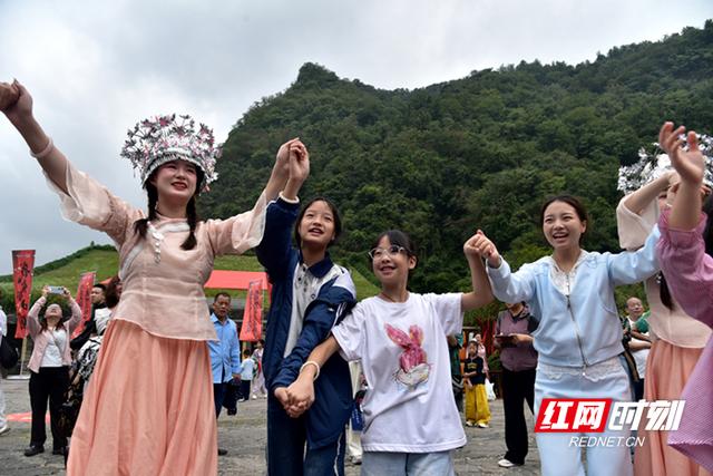 国庆游张家界|黄龙洞景区：综艺潮玩欢乐多