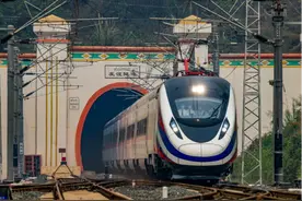 坐动车出国旅游！这条跨国铁路开通三周年图片