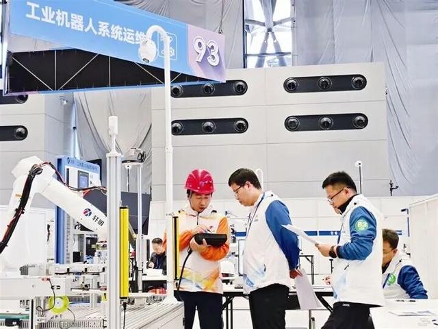 南宁选手斩获工业机器人系统运维项目银牌