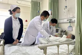 一顿饭诱发急腹症 荆门市中心医院硬核实力挑战高龄手术禁区图片