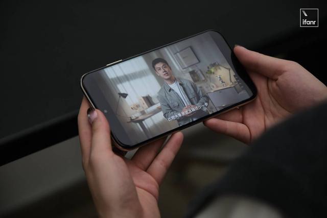 华为Mate 70 Air 轻薄旗舰：Air 的手感，Mate 的体验