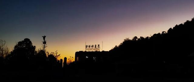 【直播倒计时1天】低至1元畅玩冬日瓦屋山，赏日出云海奇景！就在瓦屋山景区抖音直播间，明早8点准时开抢！