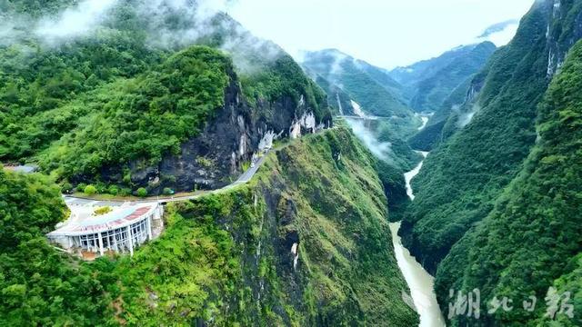G351鹤峰段：一条公路的“乘数效应” 激活山乡发展新密码