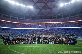 每日一谈｜超6万人见证大连英博冲超：证明“国足≠中国足球”？图片