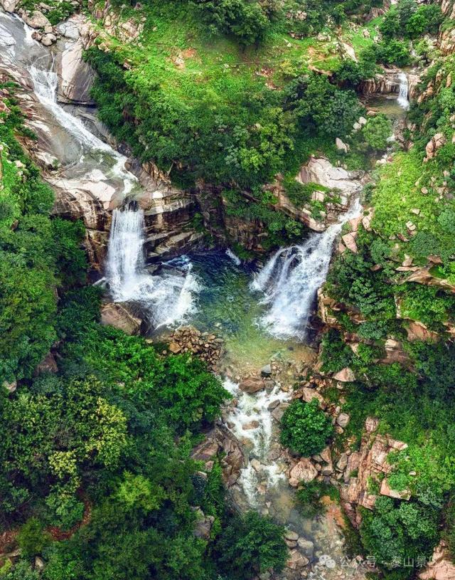 泰山雨霁：云雾织仙境，霞光染群峰，这泼墨山水里藏着夏日最治愈的奔赴