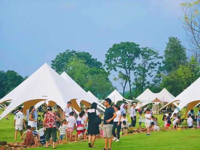 偶遇演员金晨、孙阳！来里水贤鲁岛打卡同款→