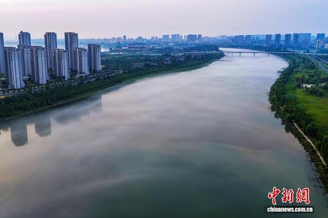 湖北宜都现平流雾景观 清江化身“云河”
