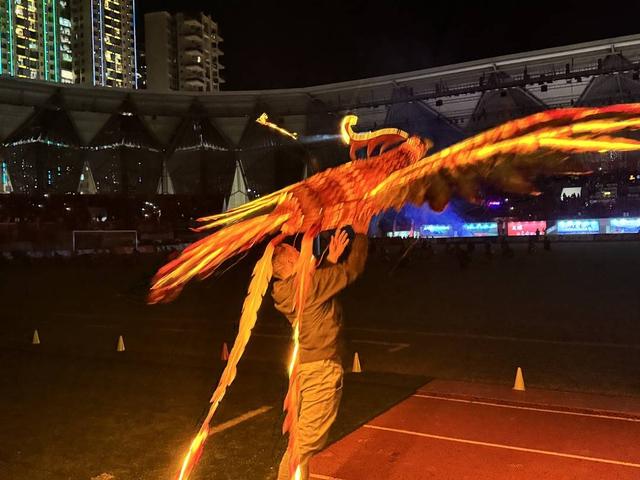 “川超”绵阳主场把足球赛办成演唱会