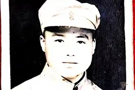 97岁老兵家中的“国防讲堂”图片