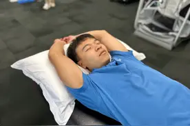 千万别再用这个姿势睡觉！当心把你的身体全毁了……图片