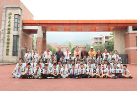 追寻英雄足迹 感悟红色精神——西南大学附属小学点燃学子爱国志图片