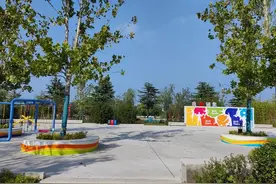 胶州铺集镇：城市更新惠民生，街角绿地春意浓图片