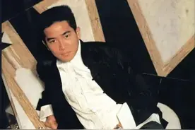 【每日听首粤语歌】陈百强这首1983年金曲成永恒的经典｜偏偏痴心想见你图片