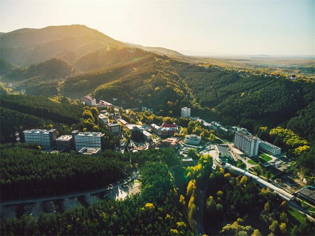 美到犯规！8座中外名山新晋“世界旅游名山”，这份攻略带你云打卡