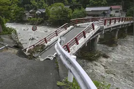 （外代一线）日本鸟取县：台风“兰恩”影响 暴雨成灾图片