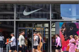 盘后跌超12%！耐克上季度营收不及预期，下调新财年业绩指引图片