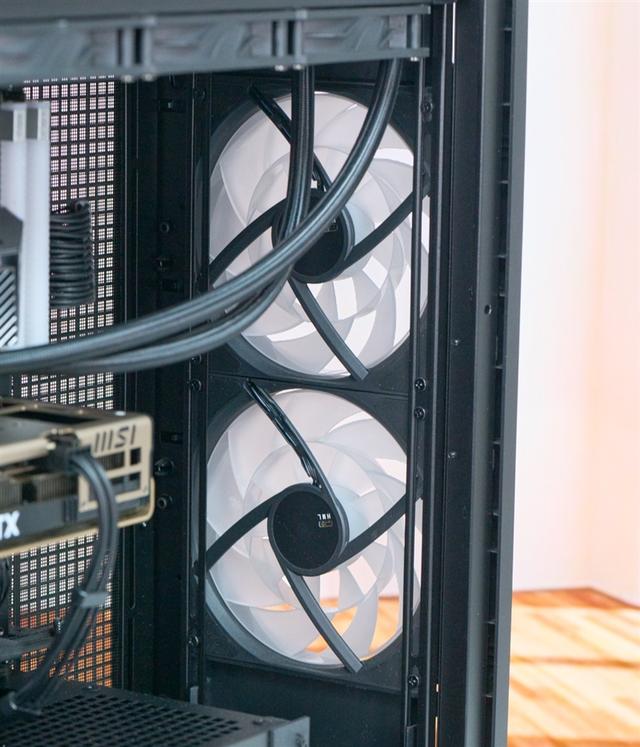 微星MPG VELOX 300R AIRFLOW PZ刀锋装机评测：散热强大 满足你对大机箱的最苛刻需求