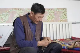 哈巴河：马具制作技艺的老手艺人图片
